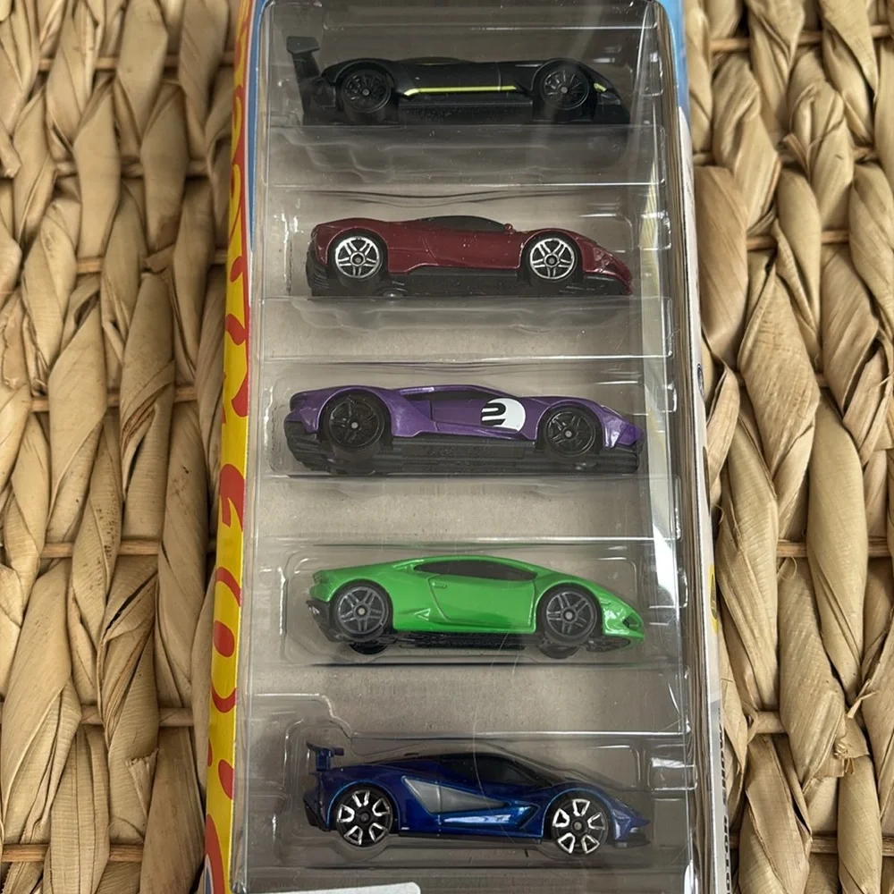 Aston Martin Ferrari Ford GT Lamborghini Lotus Hot Wheels 5 pack Motor Show Car